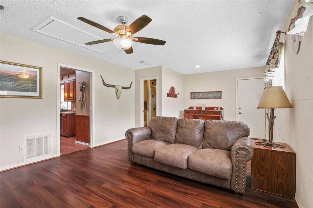 ABS A0354 JAS GRAYUM SURVEY, TRACT 32, 2.499 ACRES - Residential