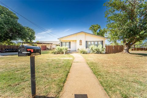 1000 W Hullum Street Breckenridge TX 76424