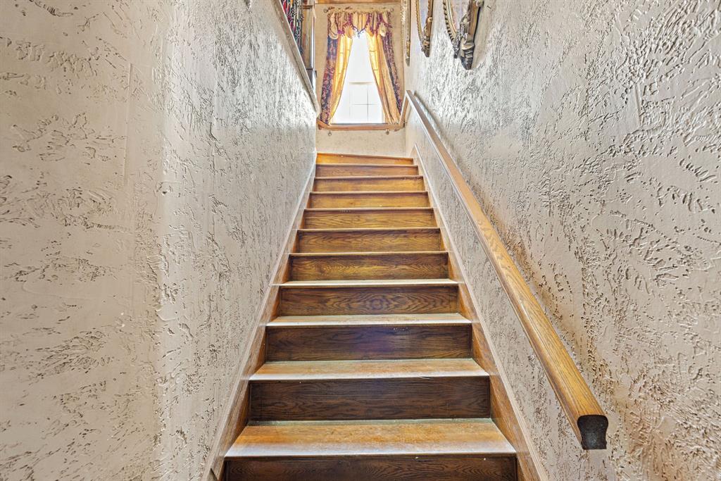 228 Private Road 1758