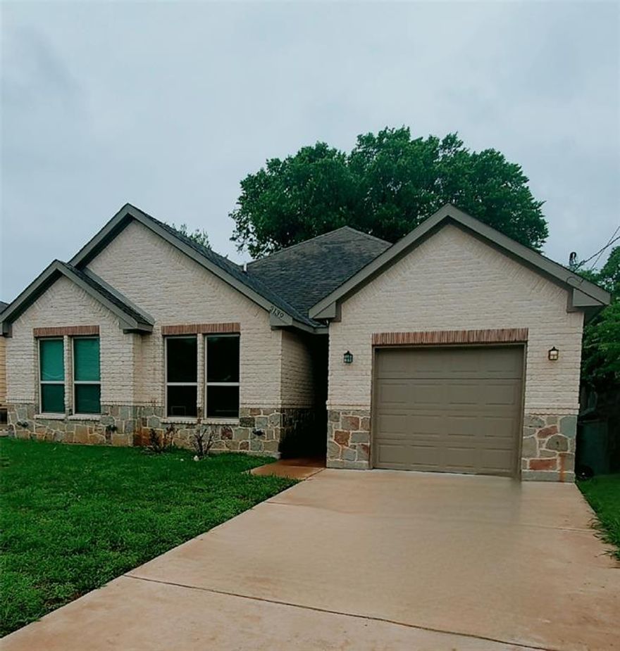 Welcome to 2139 Lea Crest Drive, a beautifully maintained new like construction home in the heart of Dallas! Built in 2020, this 4-bedroom, 2-bathroom residence offers 1,668 square feet of thoughtfully designed living space, perfect for both comfort and functionality.
Step inside to find a bright, open layout with modern finishes and ceiling fans throughout. The kitchen is equipped with a built-in microwave, dishwasher, disposal, and ample cabinet space—ideal for everyday living and entertaining. This energy-efficient home also features green home elements and an electric water heater, helping keep utility costs in check.
The spacious primary suite offers a private retreat, while the additional bedrooms provide flexibility for family, guests, or a home office. Outside, enjoy a generously sized backyard—perfect for gatherings, pets, or creating your own outdoor oasis.
Situated on a single-family lot in the Lea Crest subdivision, this home is conveniently located near major highways, shopping, and dining.
Seller is offering a buyers concession.
Don’t miss your chance to own this move-in-ready gem—schedule your showing today!