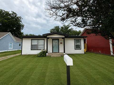 Photo of 1016 W Crawford ST, Denison, TX 75020 (MLS # 21319875)