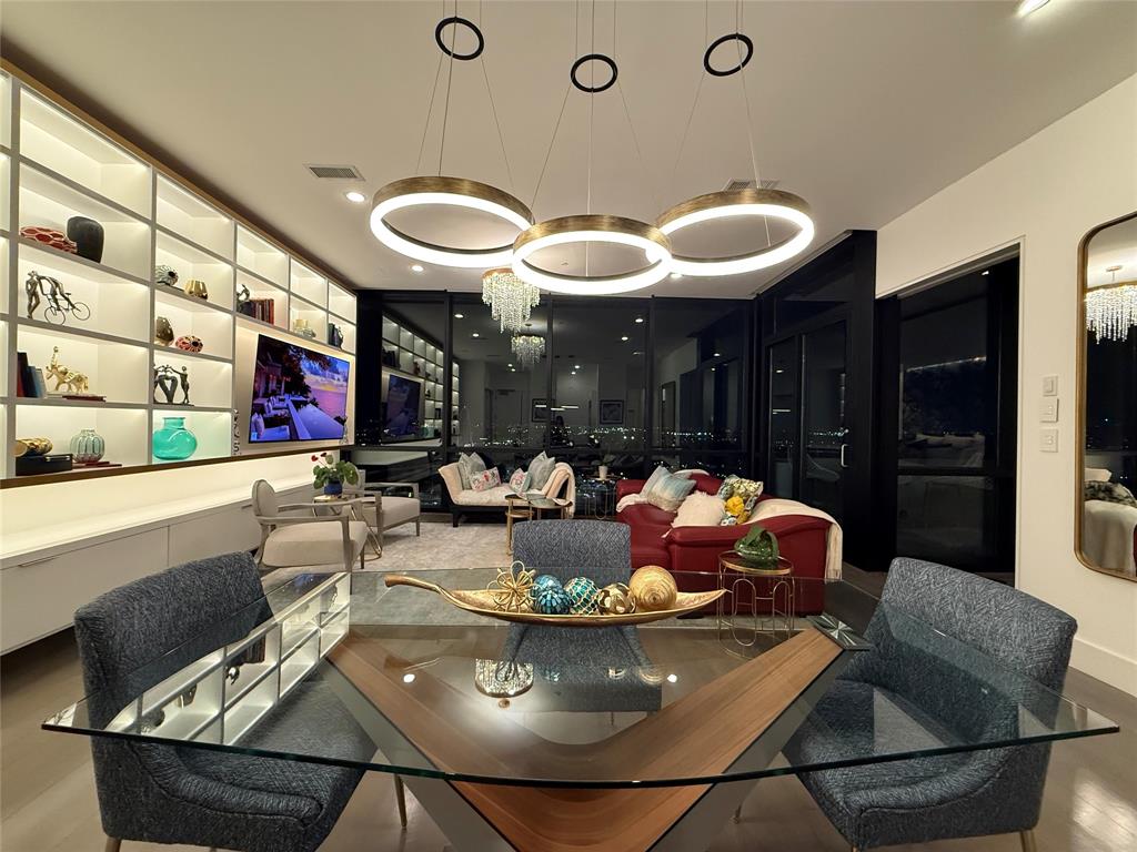 2200 Victory Avenue 2306