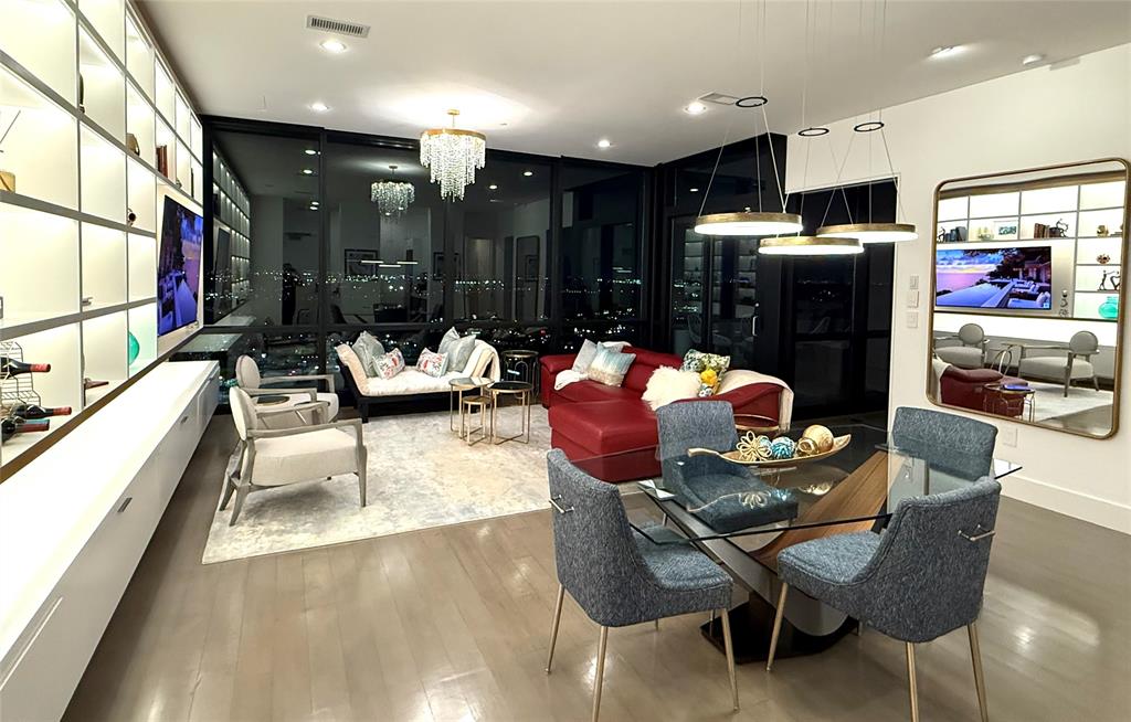 2200 Victory Avenue 2306