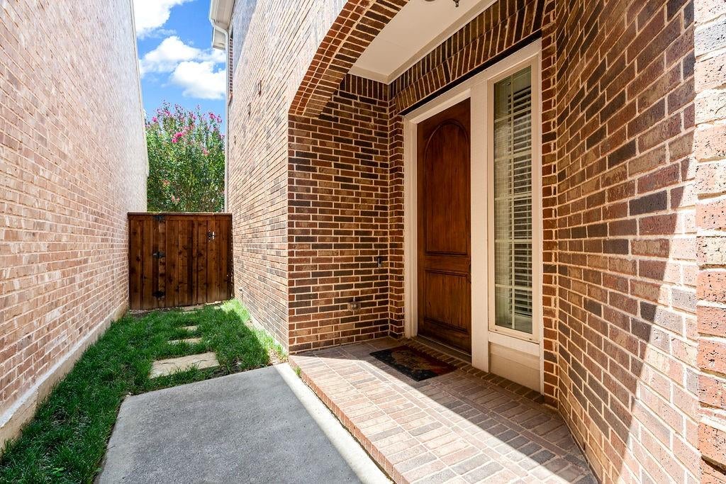 2225 Cameron Crossing