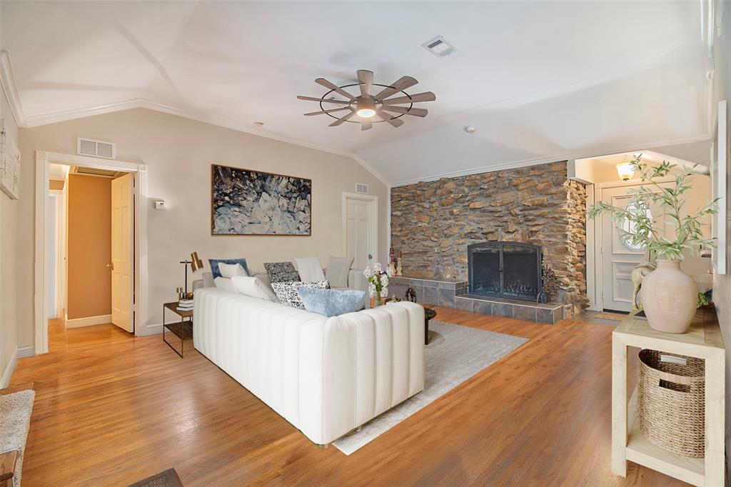 3526 Lakeridge Drive