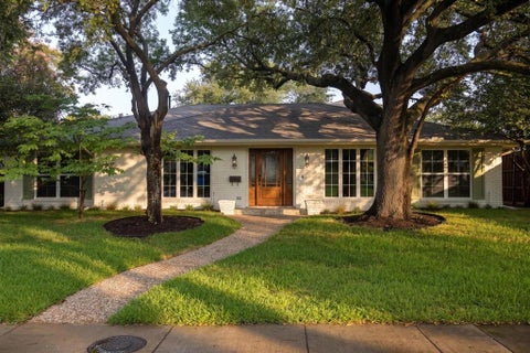 Photo of 6214 Glennox Lane, Dallas, TX 75214 (MLS # 21392335)