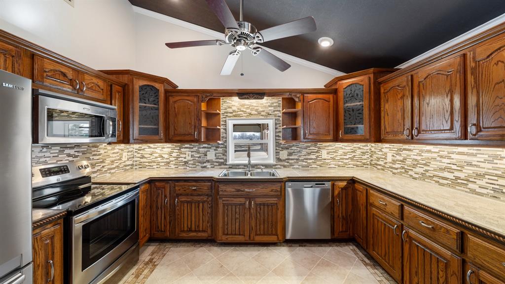 Acres 5.851, ABST: 328, SUR: J GIMBLE - Residential