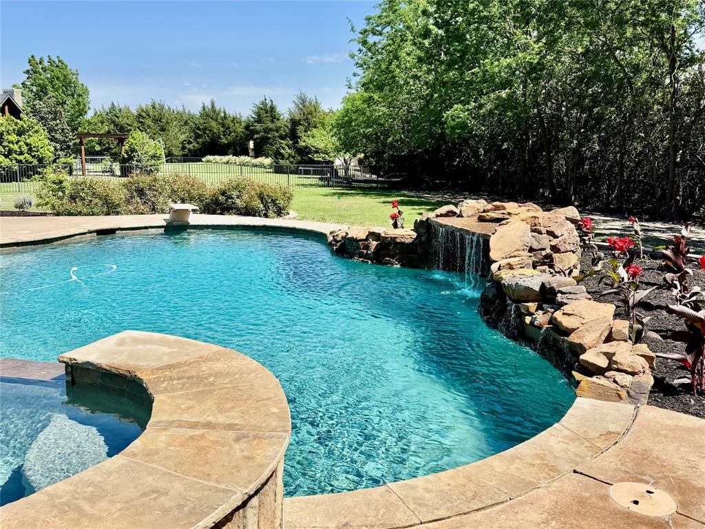 516 Heathland Crossing