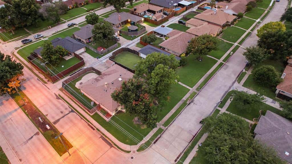 Photo of 800 Brownfield Drive, Mesquite, TX 75150 (MLS # 21335587)
