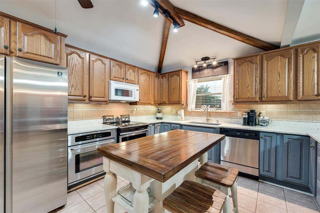 Photo of 800 Brownfield Drive, Mesquite, TX 75150 (MLS # 21335587)