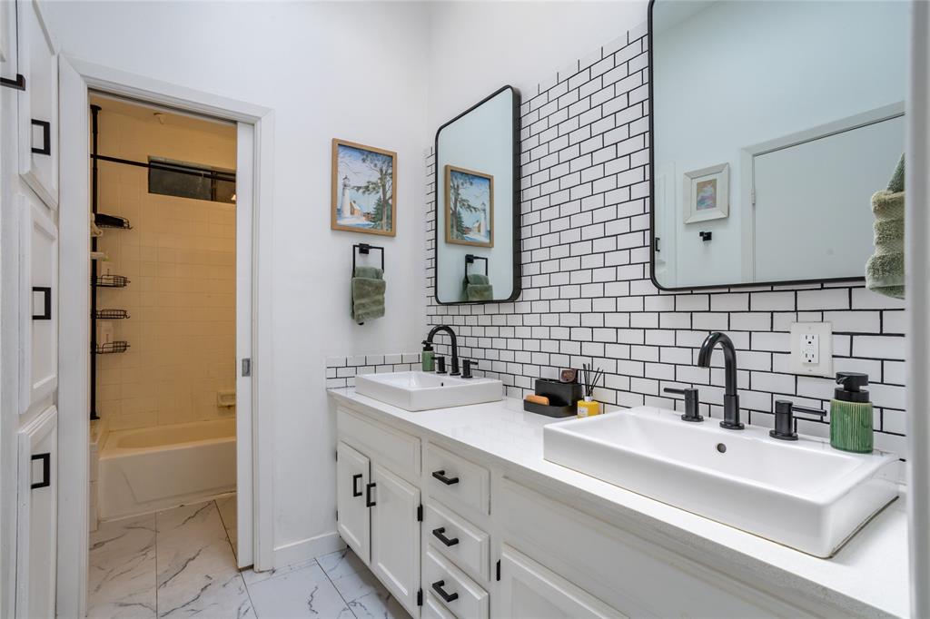 Holland Park Condo - Residential