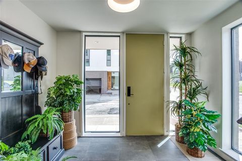 452 W Morphy Street Fort Worth TX 76104