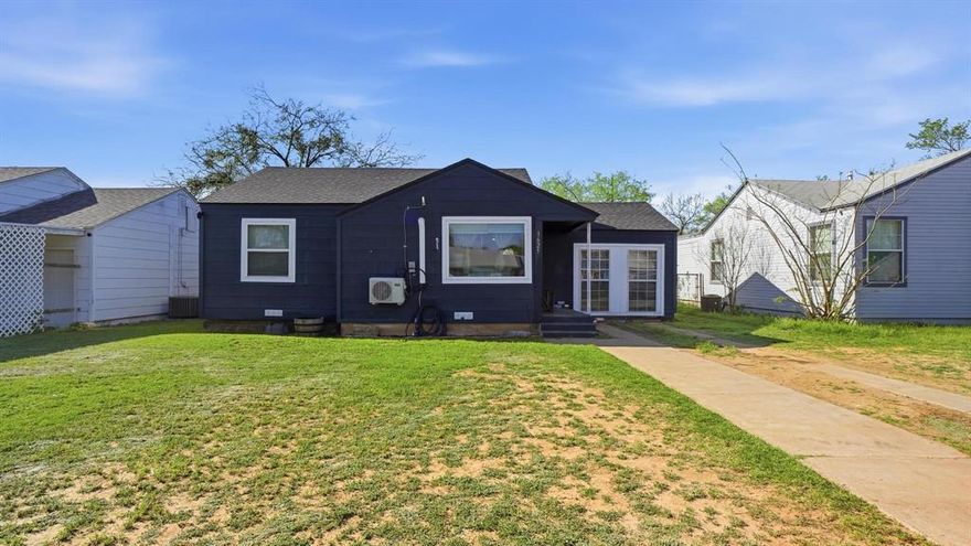 Centrally located, come and see this cute and ready to go 2 bedroom 1 bathroom house that could easily be used as a 3 bedroom if needed. There are so many updates for you to enjoy, newer cabinets, water heater, electric panel, windows, and it is freshly painted inside! Wait until you see the size of the pantry! The backyard is big and includes a storage shed.
Buyer to verify measurements, schools, flood, taxes.