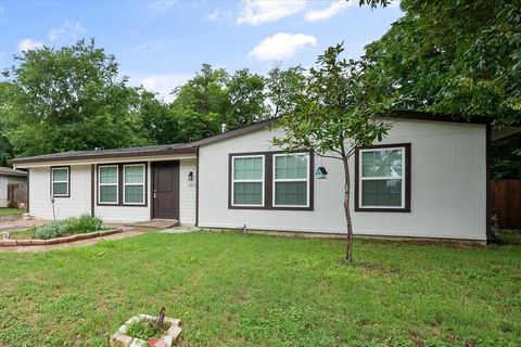 2015 Ridgeway Street Arlington TX 76010
