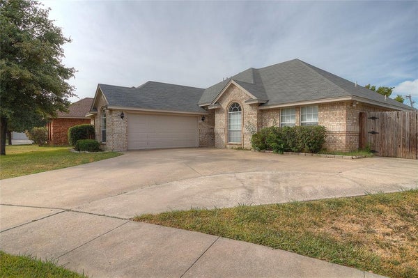 7655 CYPRESS CT, NORTH RICHLAND HILLS, TX 76182 - Image 7a3acd7faf85942e7271d52019900fc5/3606378688