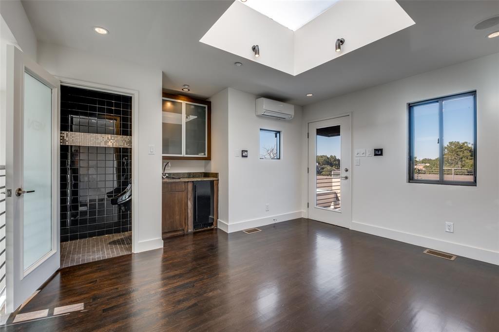 Metro Holland - Residential Lease