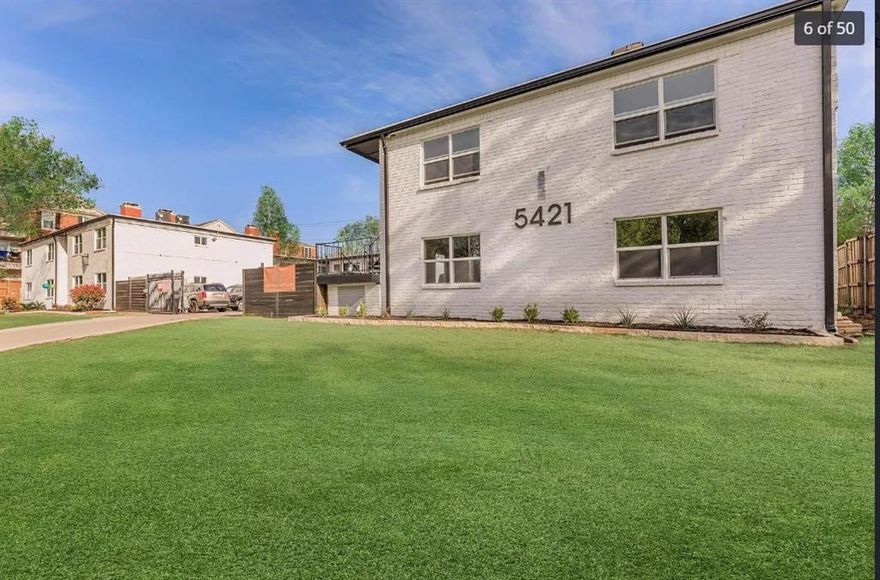 A hidden gem near Swiss Avenue in Dallas! This small complex has been fully renovated and offers three floor plans to choose from. Enjoy stainless steel appliances, keyless entry, and other thoughtful features to make it your perfect home. Plus, it's close to Greenville, where you'll find great shopping and dining options.