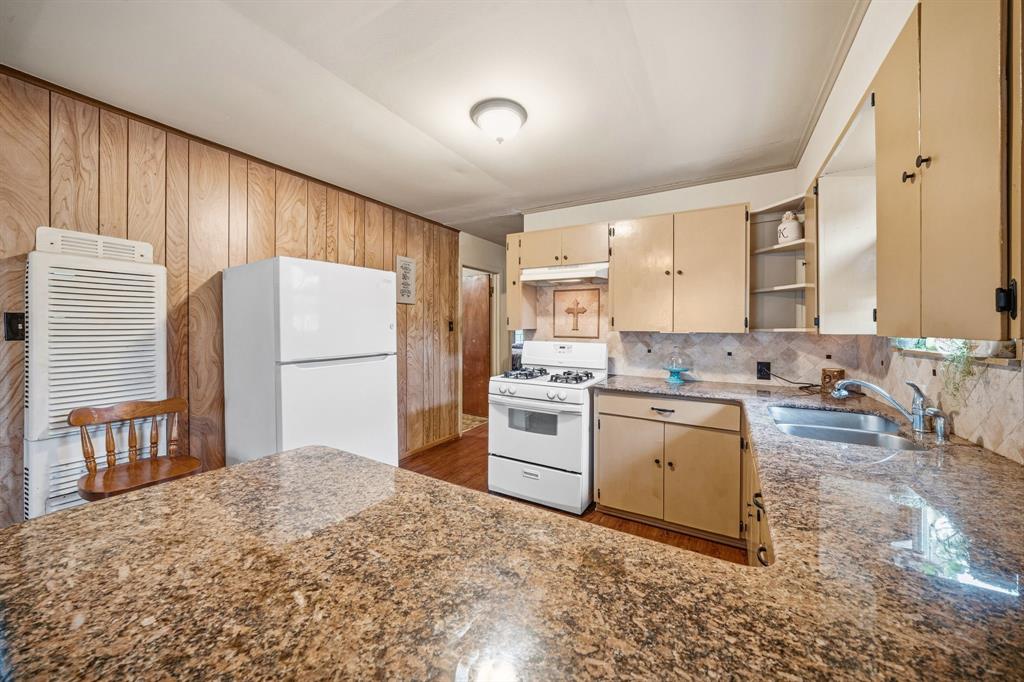 EDGEWOOD ENNIS - Residential