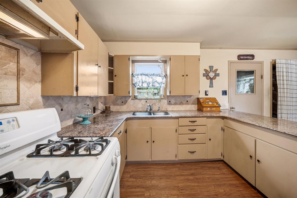 EDGEWOOD ENNIS - Residential