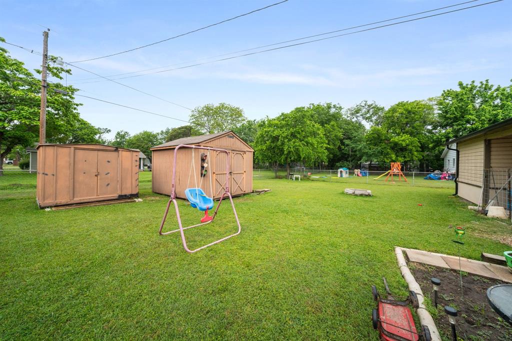 EDGEWOOD ENNIS - Residential
