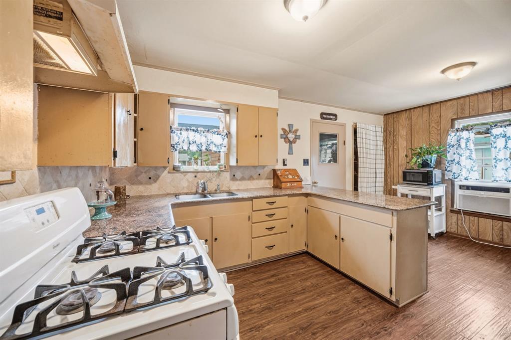 EDGEWOOD ENNIS - Residential