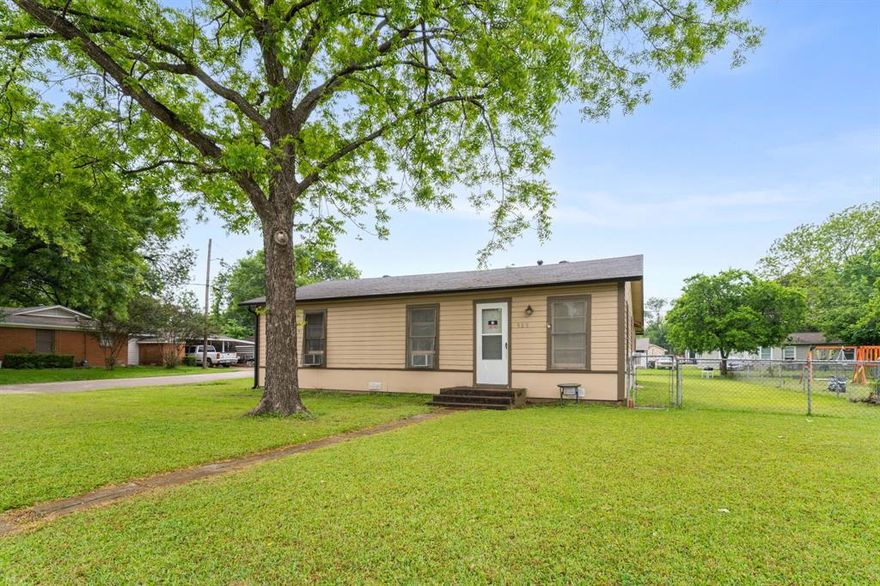 Charming home located in the heart of Ennis on over sized corner lot! This home at 909 S Carlton St offers a great opportunity for homeowners or investors alike. Conveniently situated near local shops, dining, and schools, this property provides both comfort and accessibility. Featuring 4 bedrooms, 1 bath and a newer roof.  There’s plenty of potential to make this charming home your own. It's large corner lot allows you room to expand or build on. Don’t miss this chance to own a piece of a growing community! Come by and see before it gone!