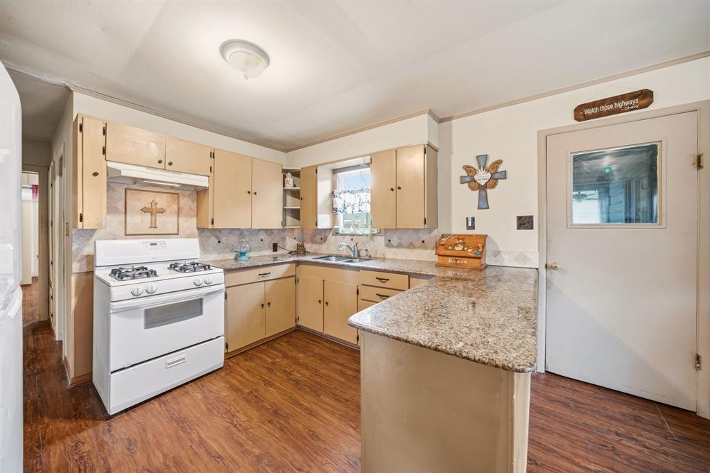 EDGEWOOD ENNIS - Residential