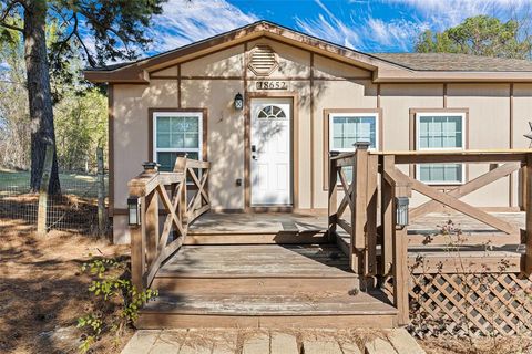 A home in Lindale