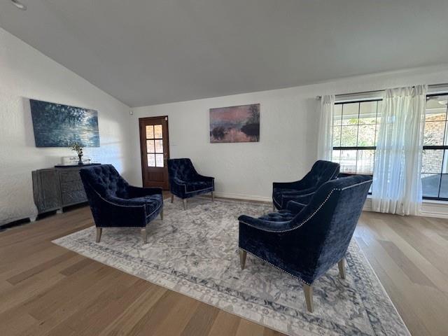 1009 Rochelle Boulevard