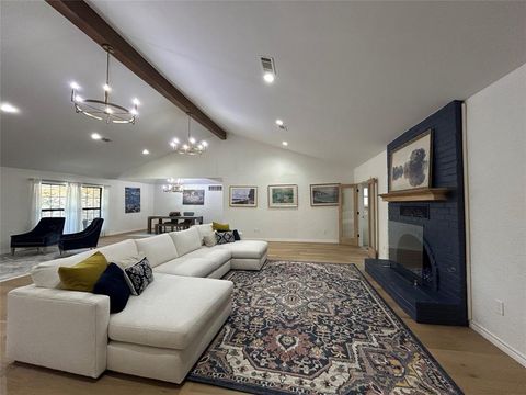 1009 Rochelle Boulevard Irving TX 75062