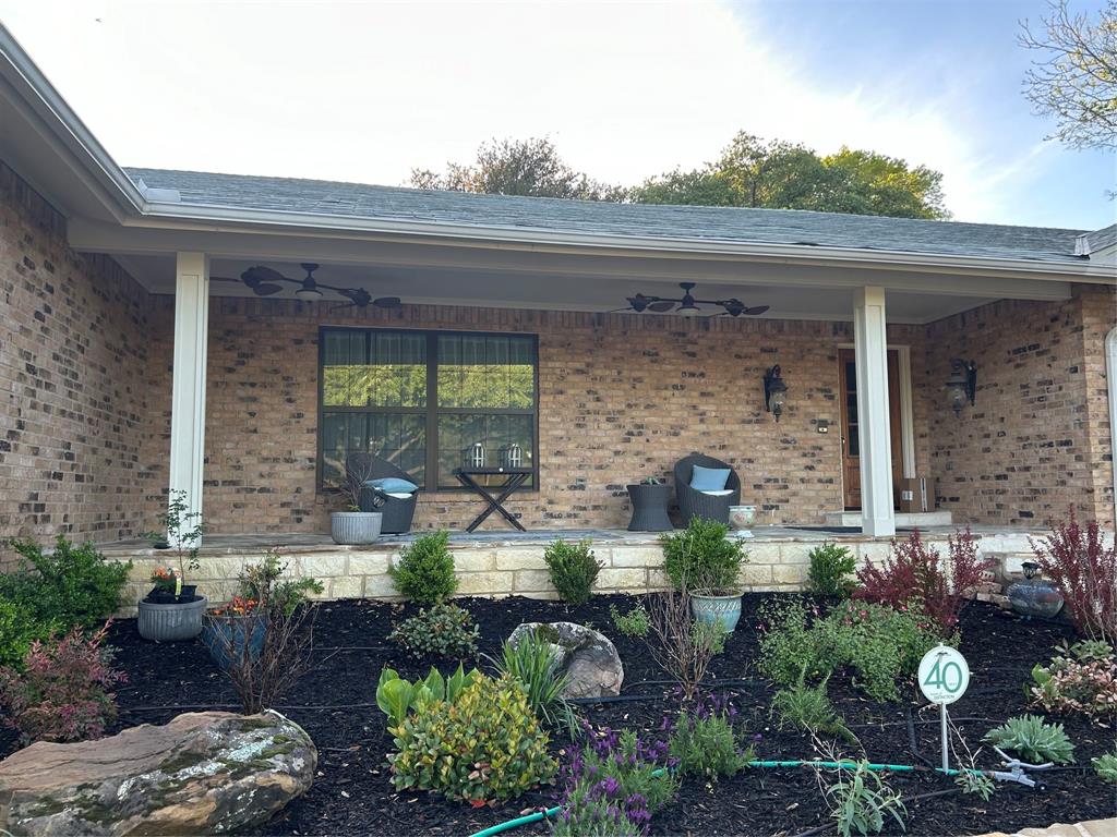 1009 Rochelle Boulevard