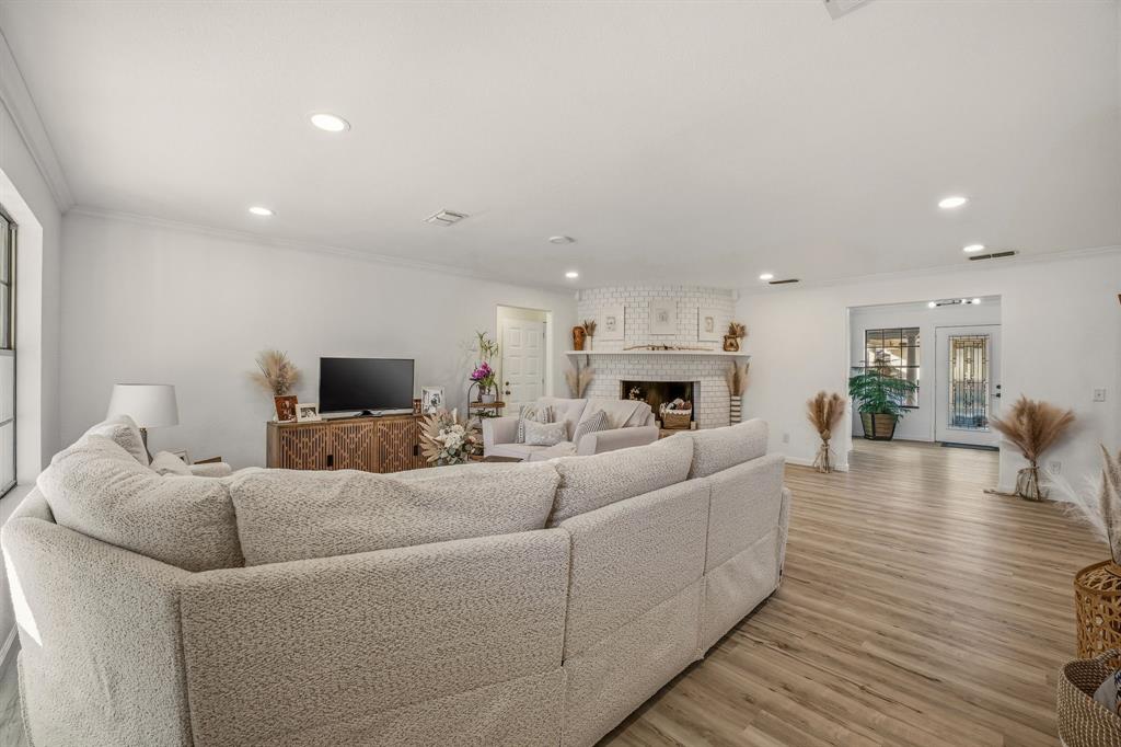 1511 Oak Forest Drive