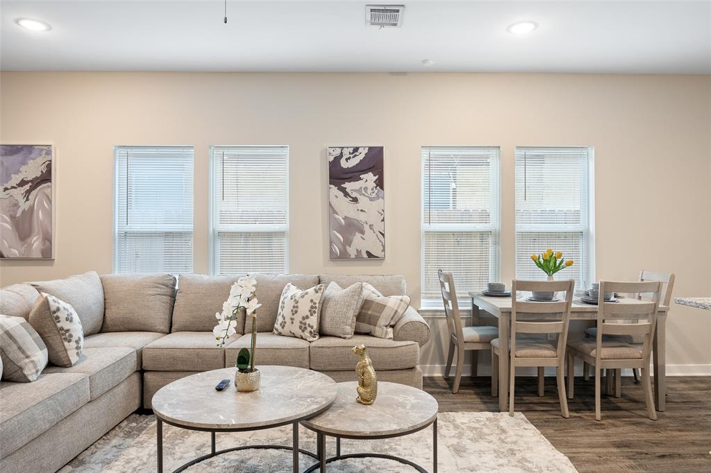 5004 Colonial Avenue