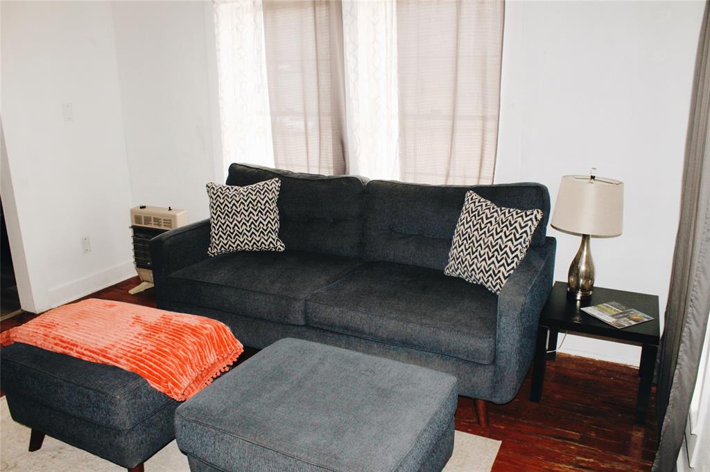 121 E Avenue B