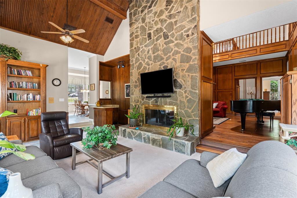 1349 Lakeview Drive