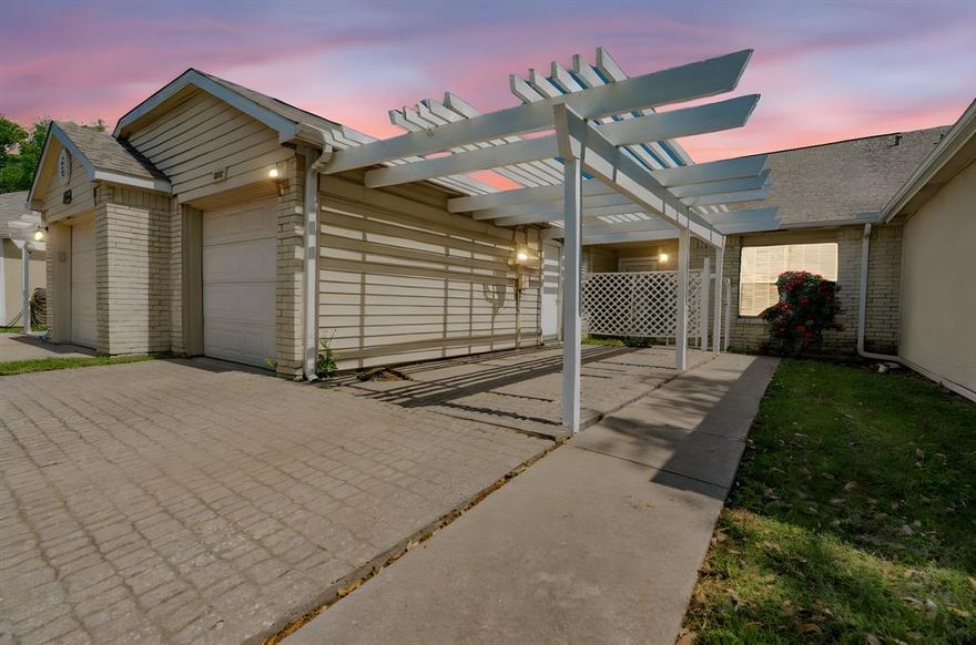 3 bedroom, 2 bath home with granite counters, tile flooring, and custom paint. Quiet location in complex that backs up to green space. Wonderful opportunity to lease gorgeous home in central location. Rent includes refrigerator, washer, dryer, and lawn care.