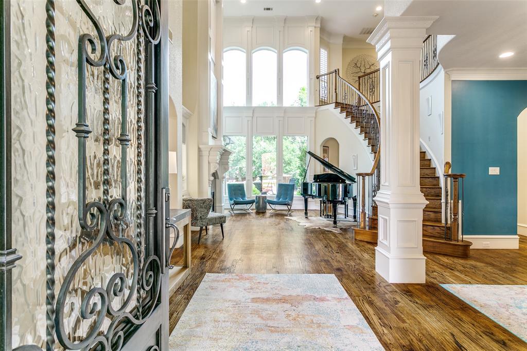 7105 Peters Path