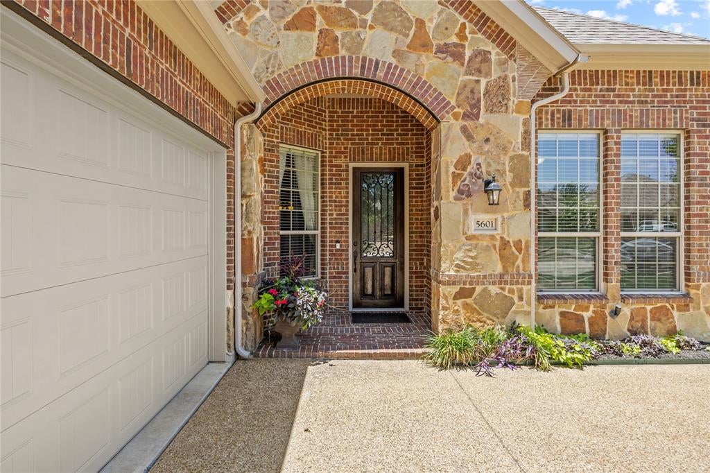 5601 Sunstar Lane