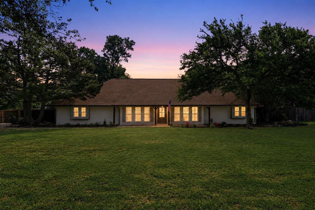 835 Cross Timbers Drive