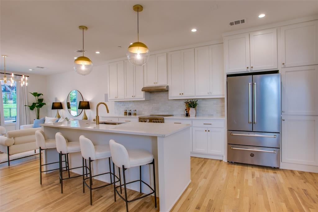 7207 Gaston Avenue 1002