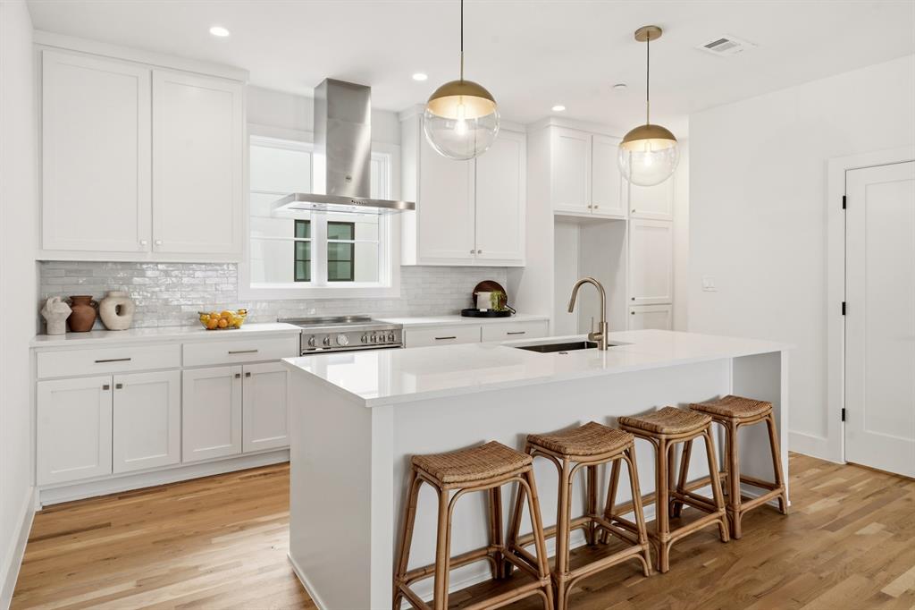 7207 Gaston Avenue 1002