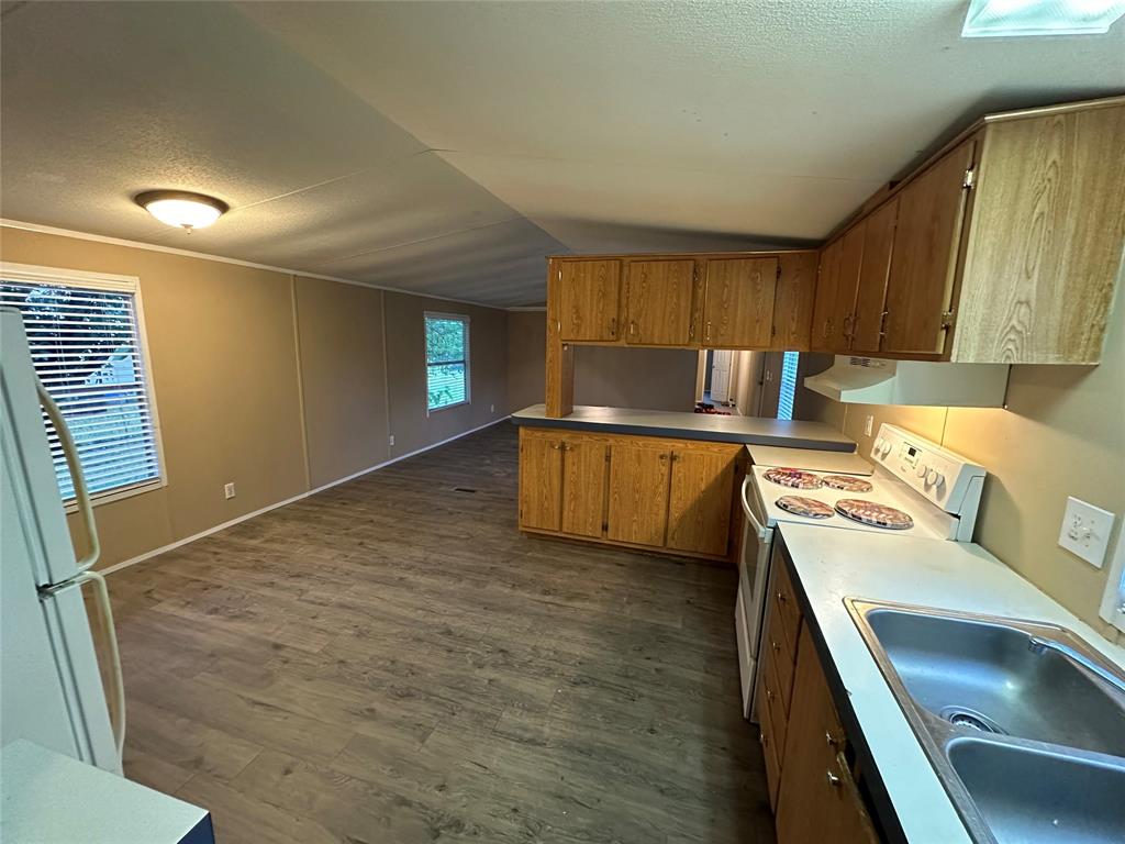 Photo 9 of 30 of 429 Skylark Drive mobile home