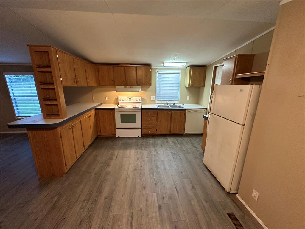 Photo 8 of 30 of 429 Skylark Drive mobile home