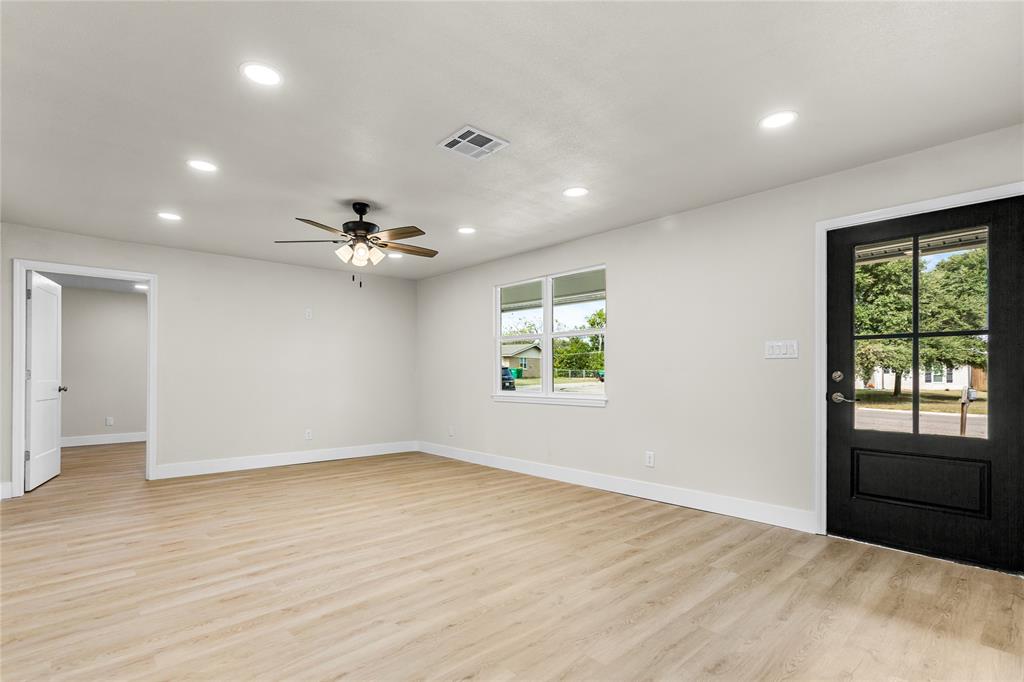 810 W Denison Drive