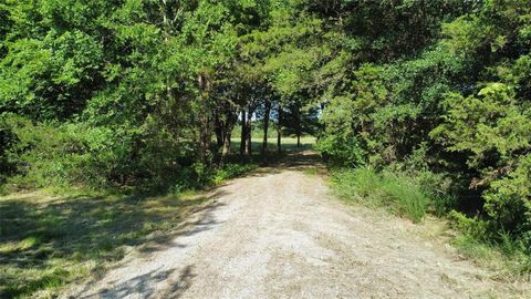 1979 County Road 1135 Ravenna TX 75476