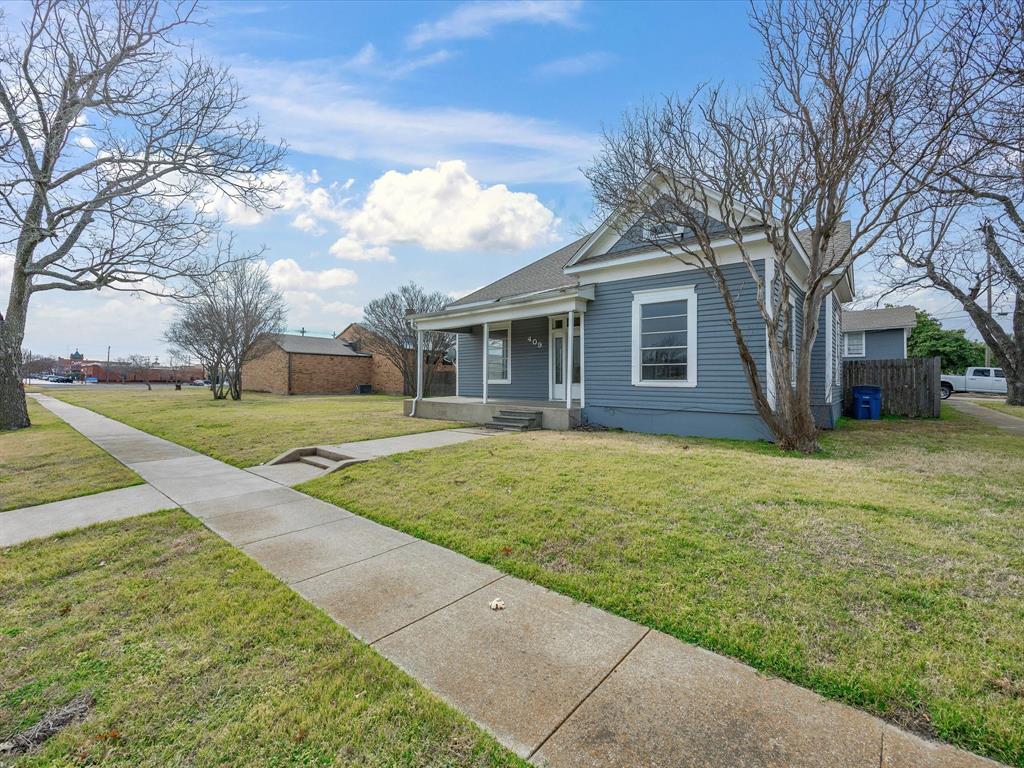 409 NW Main Street