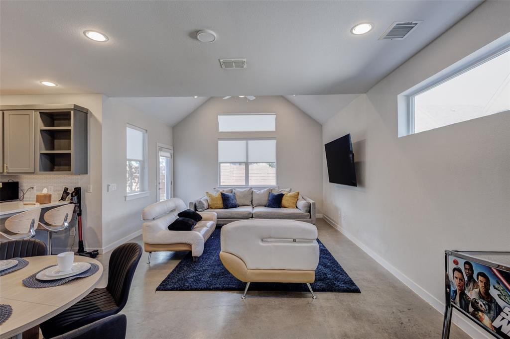 1126 Clifftop Lane