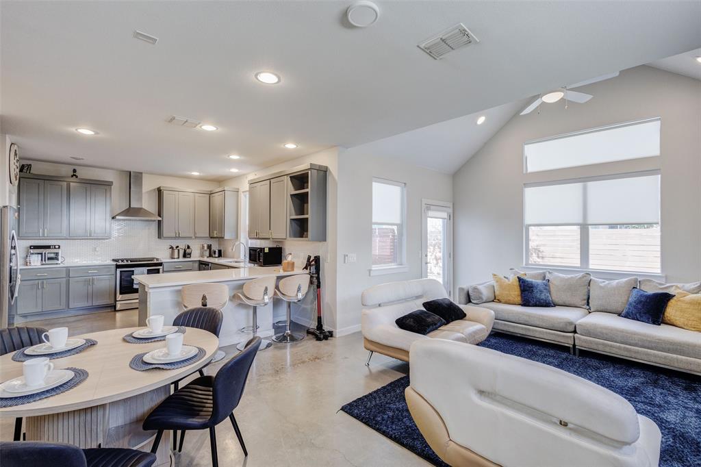 1126 Clifftop Lane