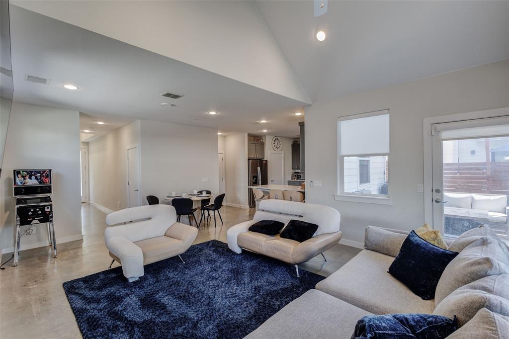 1126 Clifftop Lane