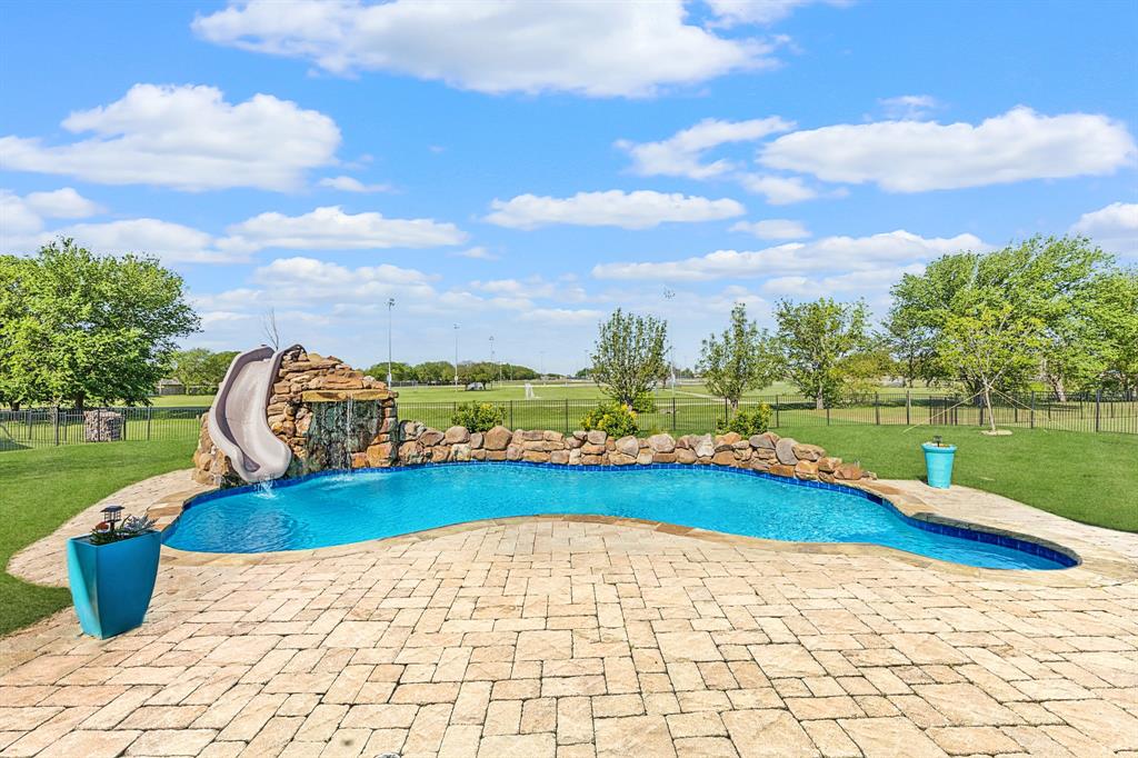 1102 Essie Way